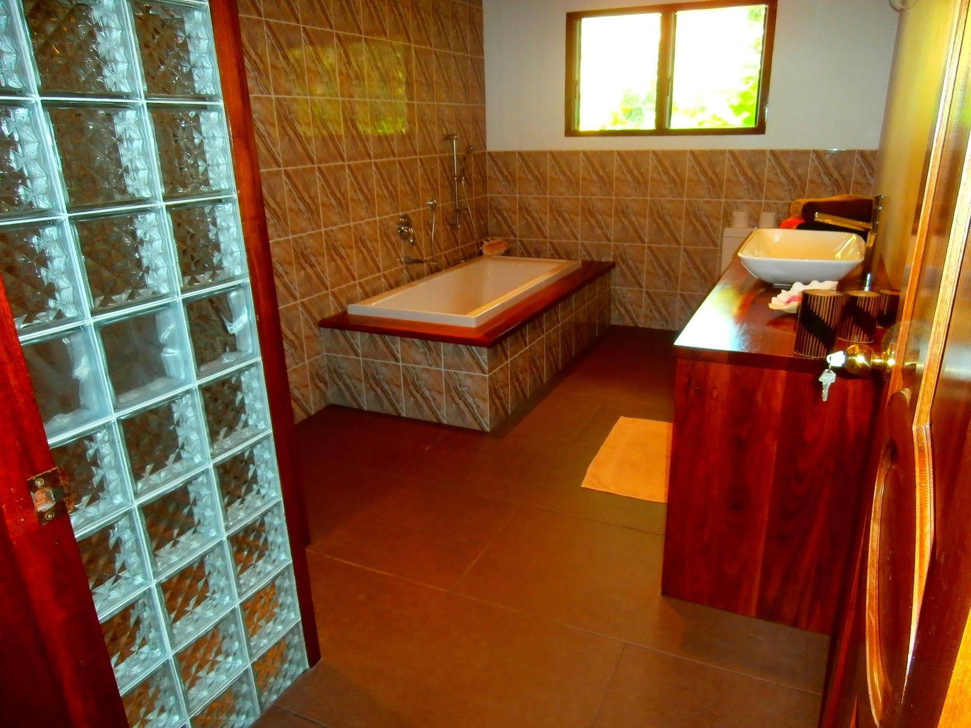 Korovesi Sunshine Villas Savusavu Luaran gambar